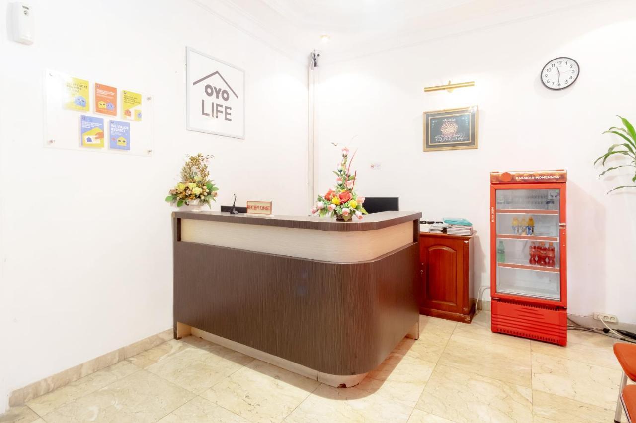 Oyo Living 2843 Raz House Syariah Hotel Medan Luaran gambar