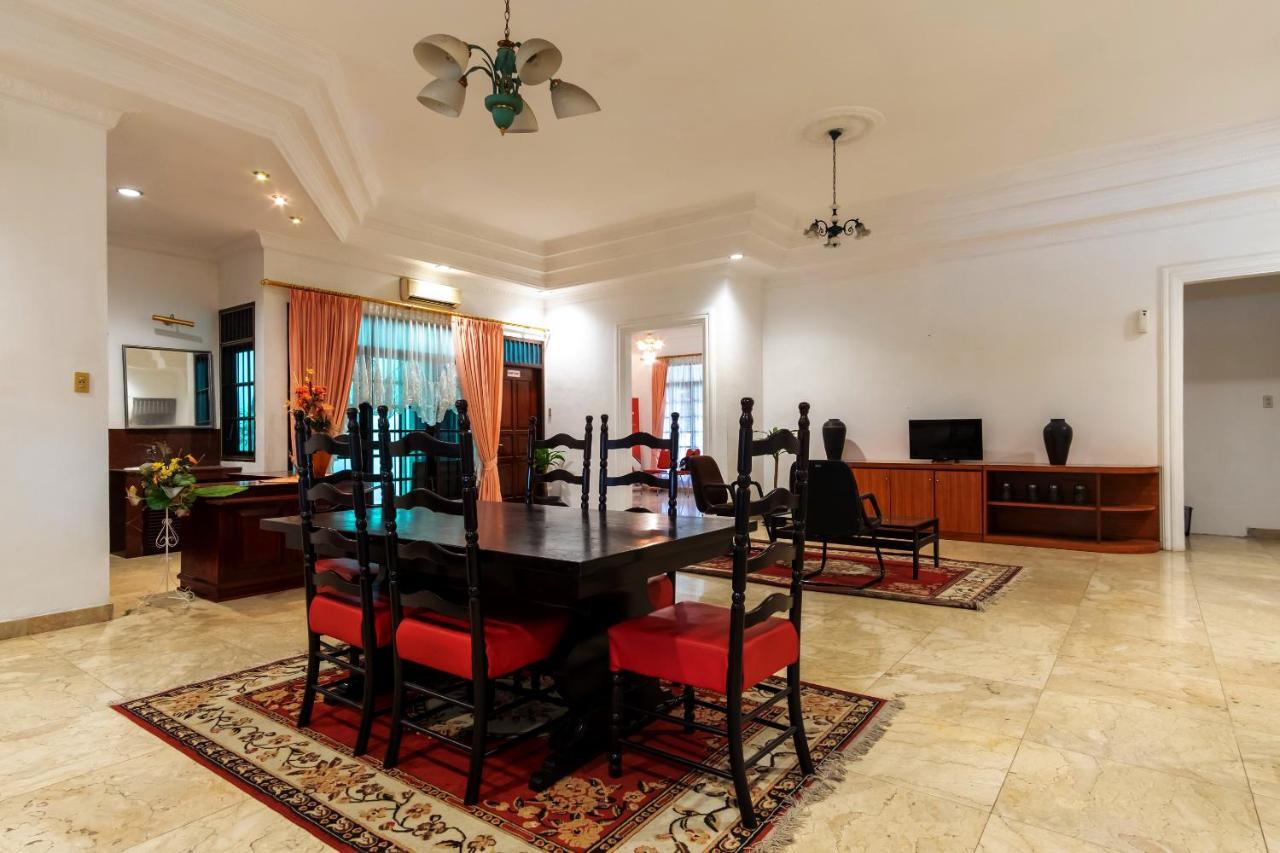 Oyo Living 2843 Raz House Syariah Hotel Medan Luaran gambar