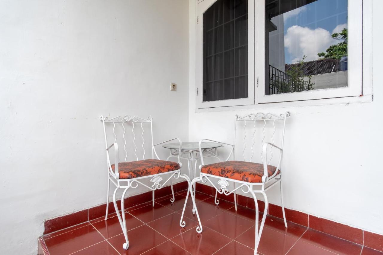 Oyo Living 2843 Raz House Syariah Hotel Medan Luaran gambar