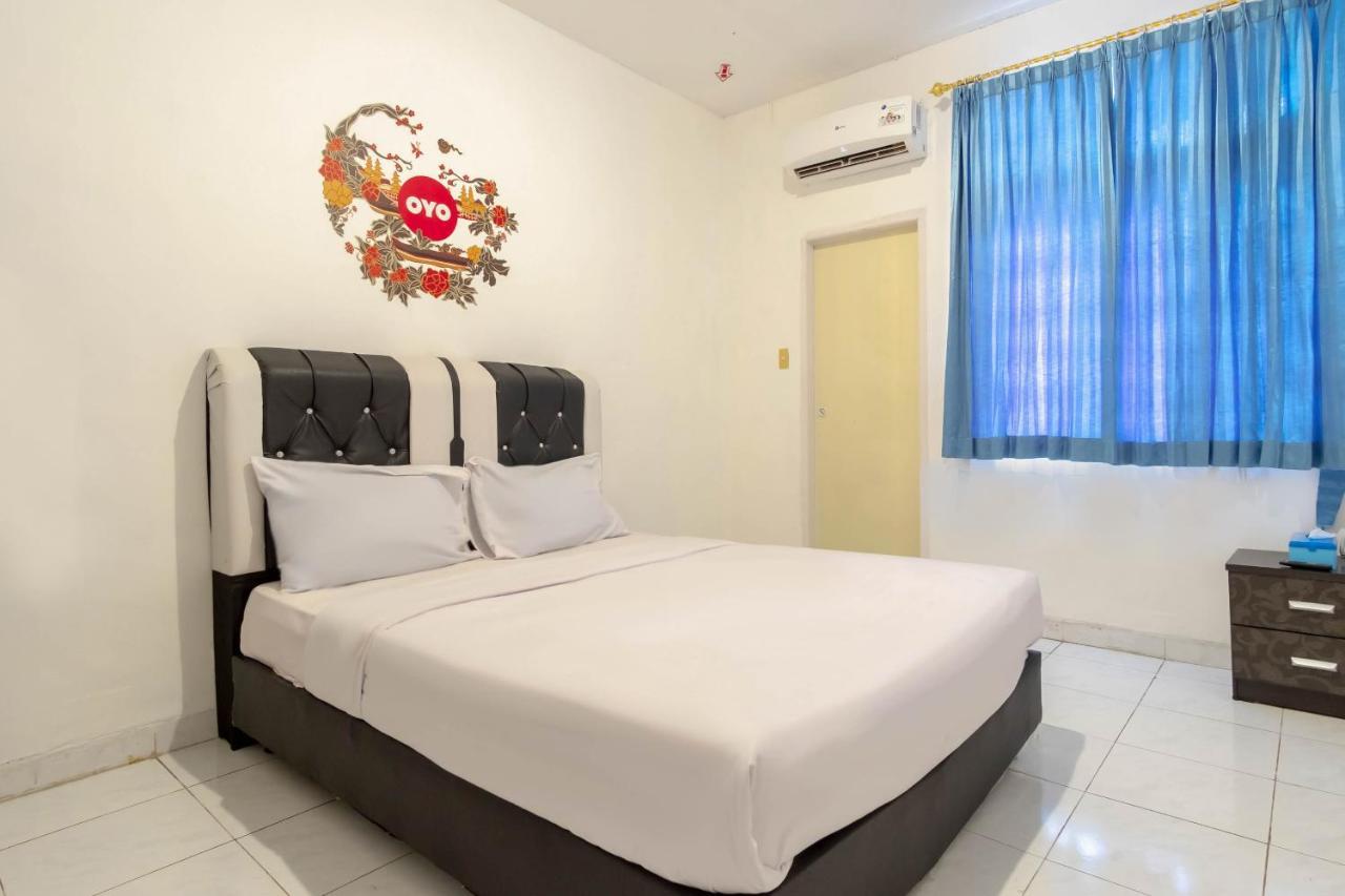 Oyo Living 2843 Raz House Syariah Hotel Medan Luaran gambar