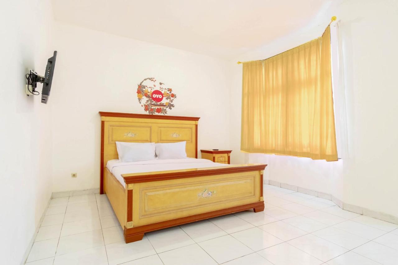 Oyo Living 2843 Raz House Syariah Hotel Medan Luaran gambar