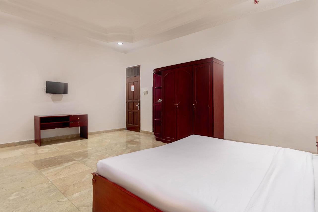 Oyo Living 2843 Raz House Syariah Hotel Medan Luaran gambar