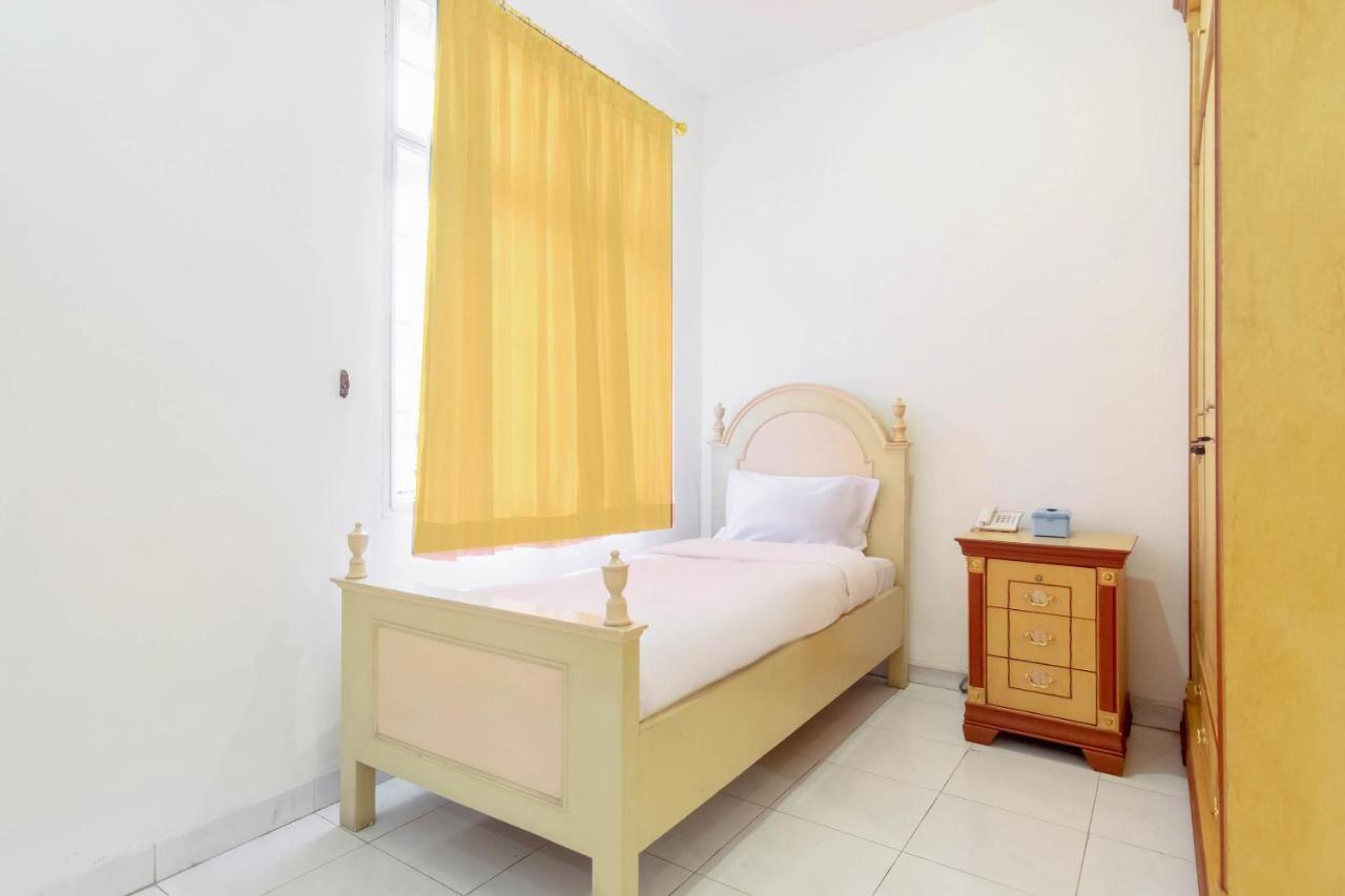 Oyo Living 2843 Raz House Syariah Hotel Medan Luaran gambar