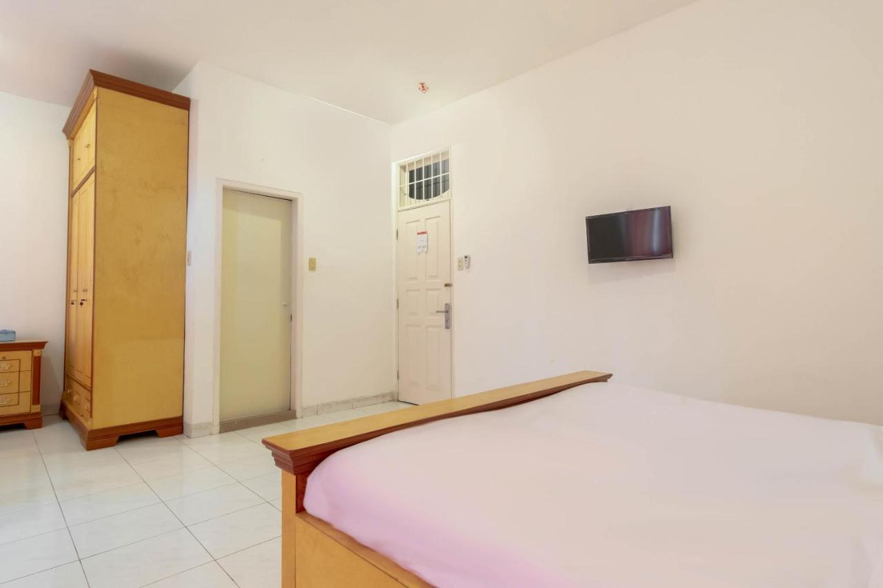 Oyo Living 2843 Raz House Syariah Hotel Medan Luaran gambar