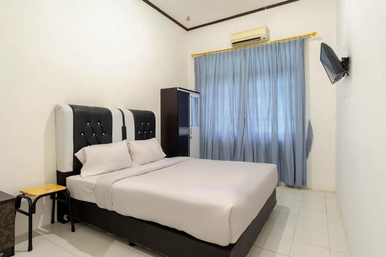Oyo Living 2843 Raz House Syariah Hotel Medan Luaran gambar