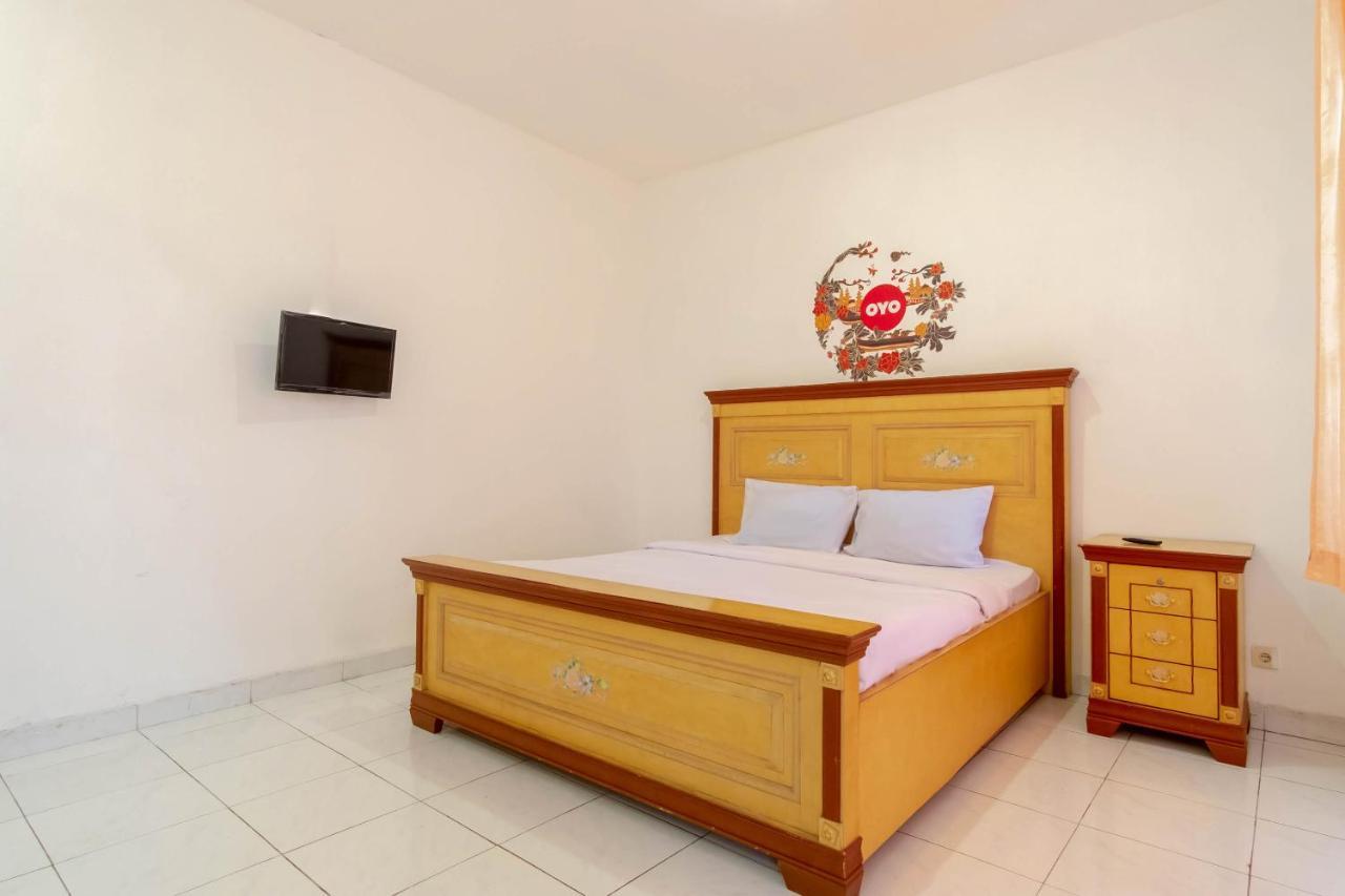 Oyo Living 2843 Raz House Syariah Hotel Medan Luaran gambar