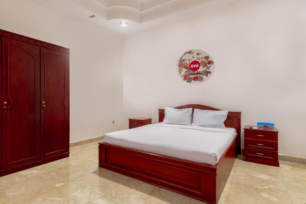 Oyo Living 2843 Raz House Syariah Hotel Medan Luaran gambar