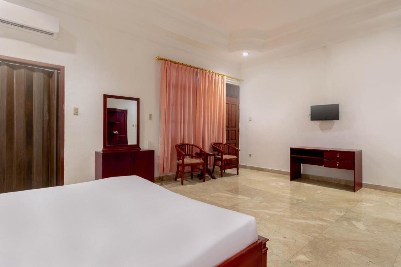 Oyo Living 2843 Raz House Syariah Hotel Medan Luaran gambar