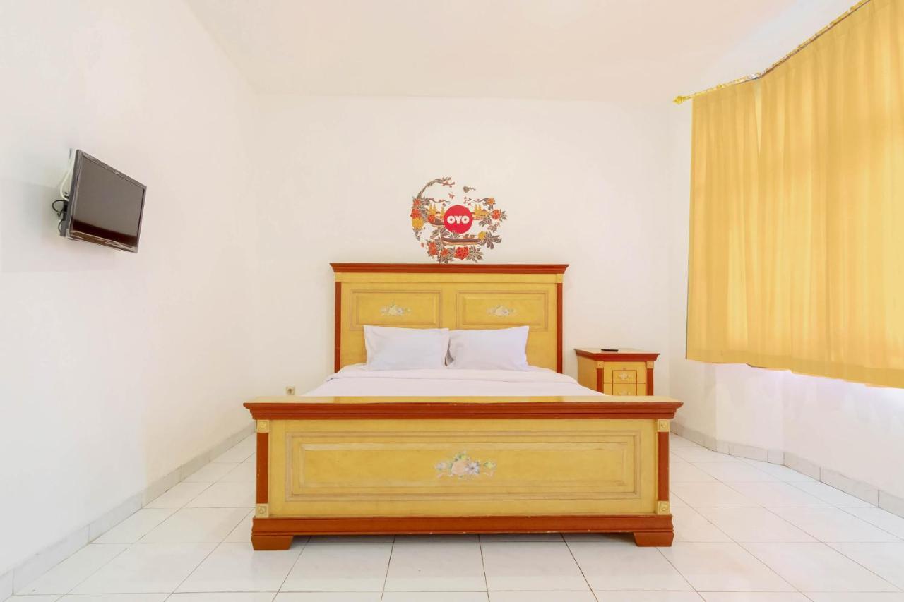 Oyo Living 2843 Raz House Syariah Hotel Medan Luaran gambar