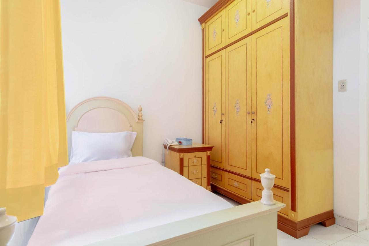 Oyo Living 2843 Raz House Syariah Hotel Medan Luaran gambar