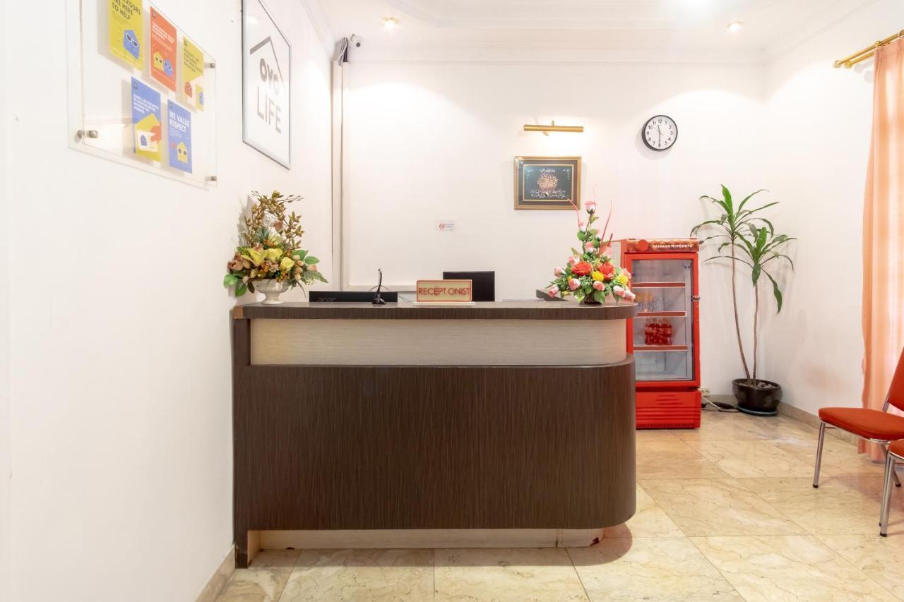 Oyo Living 2843 Raz House Syariah Hotel Medan Luaran gambar
