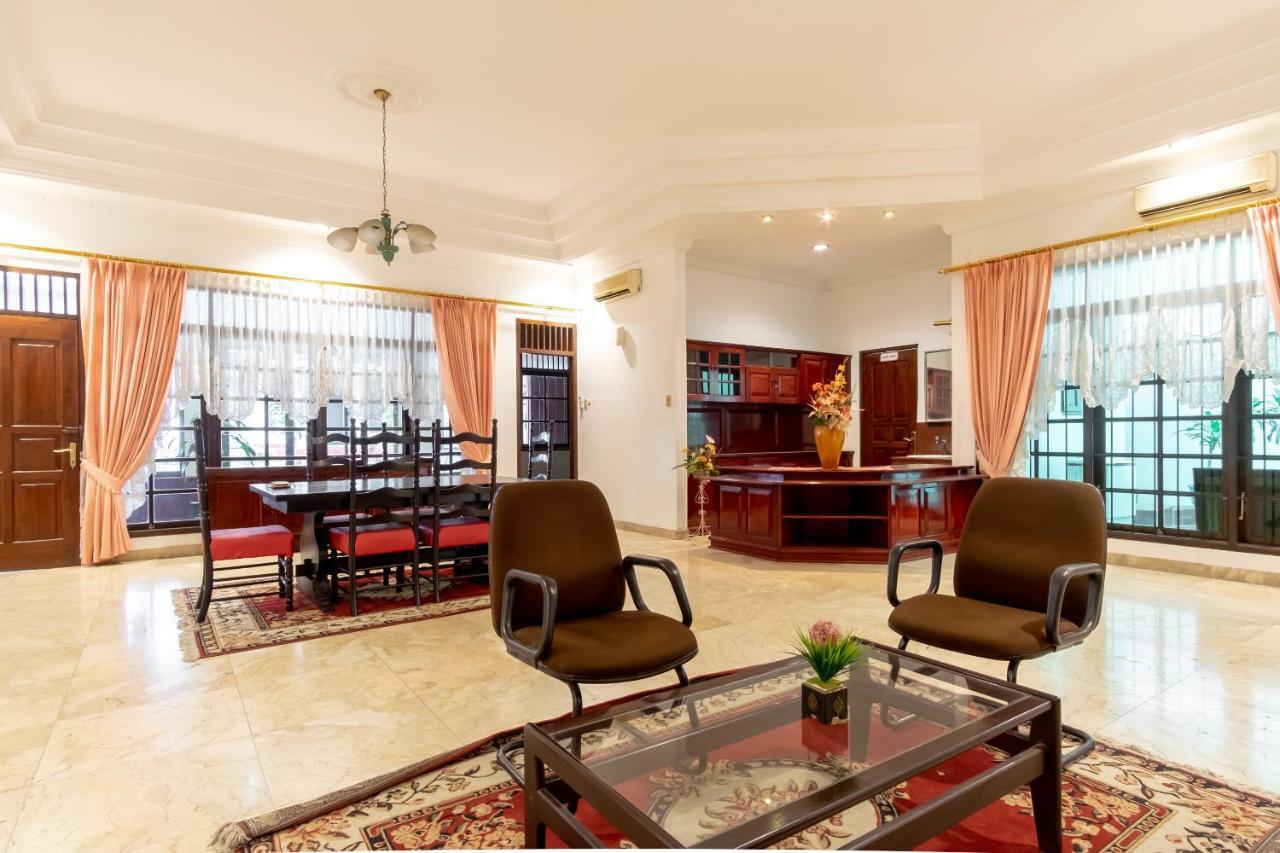 Oyo Living 2843 Raz House Syariah Hotel Medan Luaran gambar